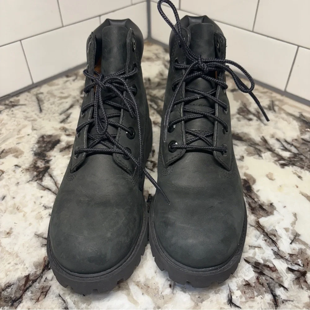 Black timberlands size 3.5